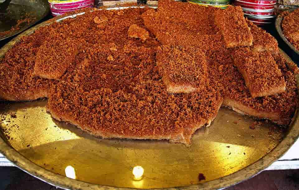 حلوا سنتی دهین با آرد  و کنجد مرغوب درجه یک مناسب برای میان وعده